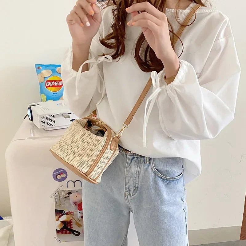 Small Straw Handbag Trendy Shoulder Bag Woven Bucket Crossbody Bag Casual Seaside Beach Bag Gilrs Handle Tote